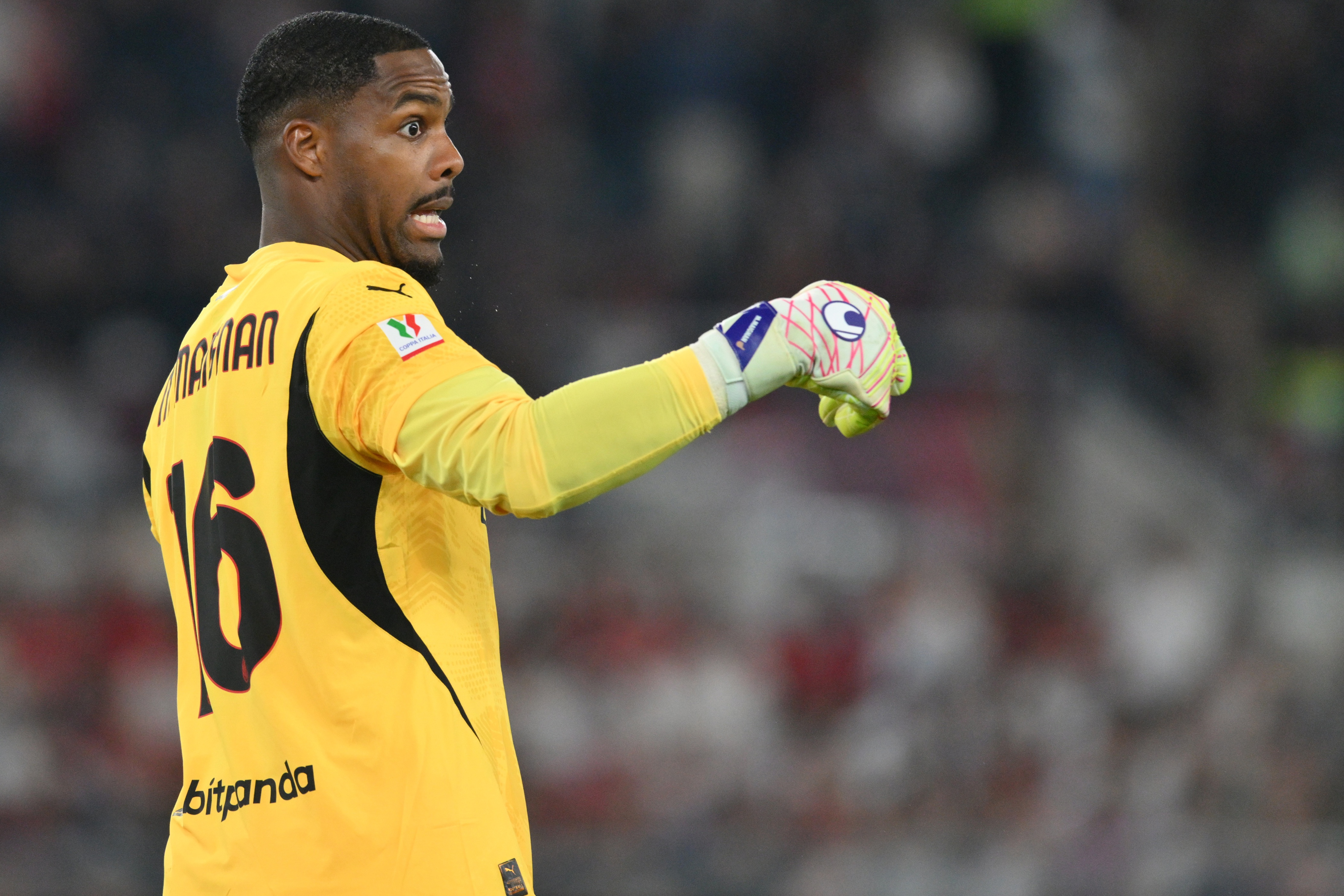 跟队记者：迈尼昂同意与AC米兰续约，将和莱奥并列队内最高薪