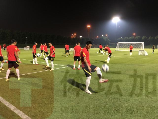 国足转入技战术演练 技术人员加紧分析澳大利亚队