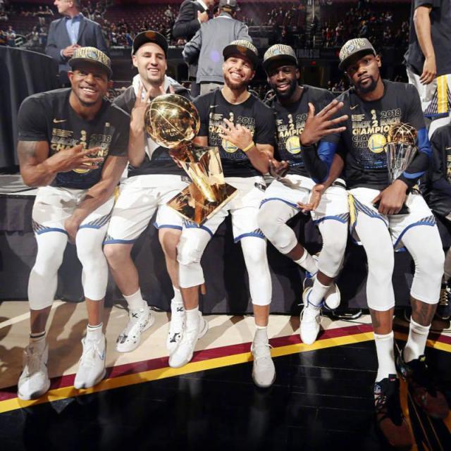 体育平台-勇士老板再忆球队黄金时代 五小球衣或都将被退役