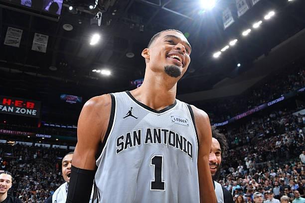 开云体育app下载-文班亚马常规赛数据：场均25分11.5篮板3.1盖帽，蝉联盖帽王